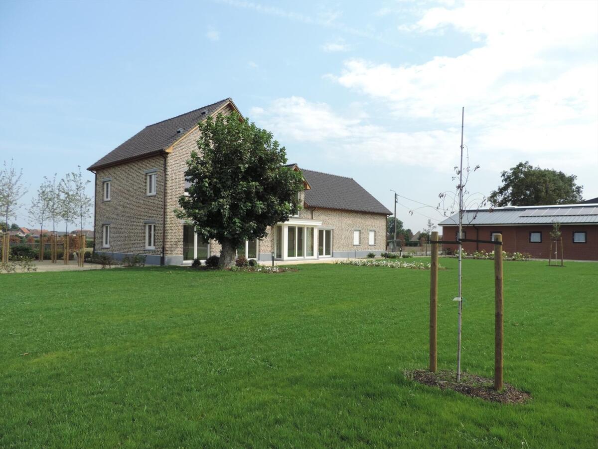 Prachtige hoeve met professionele paardenaccommodatie op ca. 4,5ha te Kinrooi 