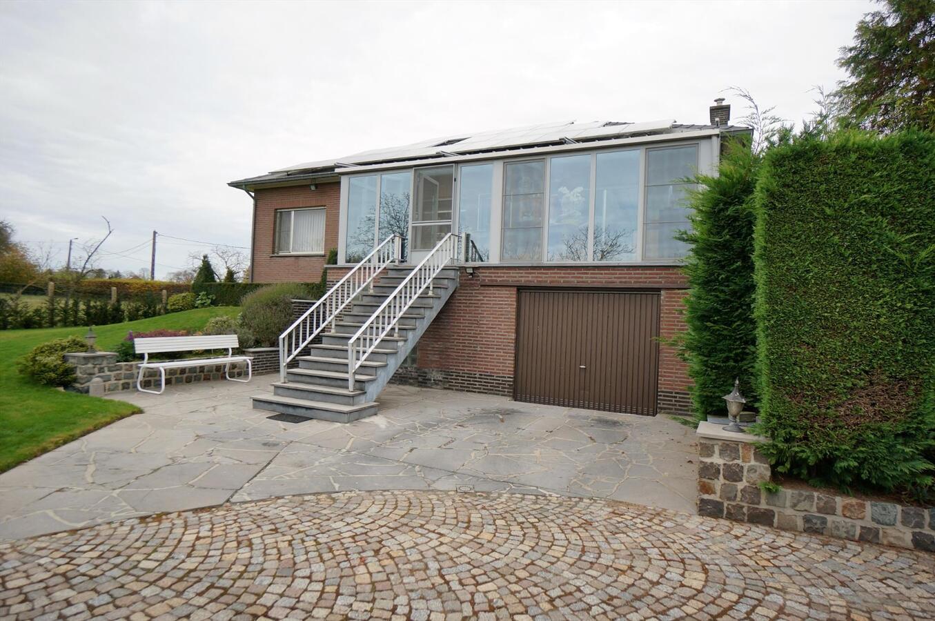 Woning op ca. 0,8 ha grond met prachtig uitzicht op het landschap te Lubbeek. 