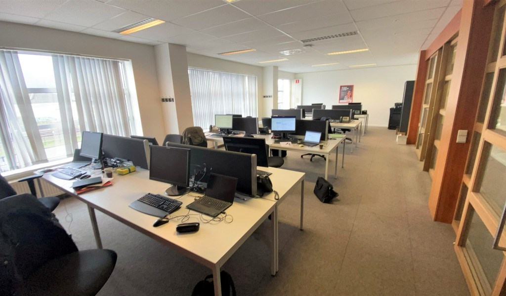 Budgetvriendelijke kantoren te huur vlakbij afrit E17 in Gentbrugge