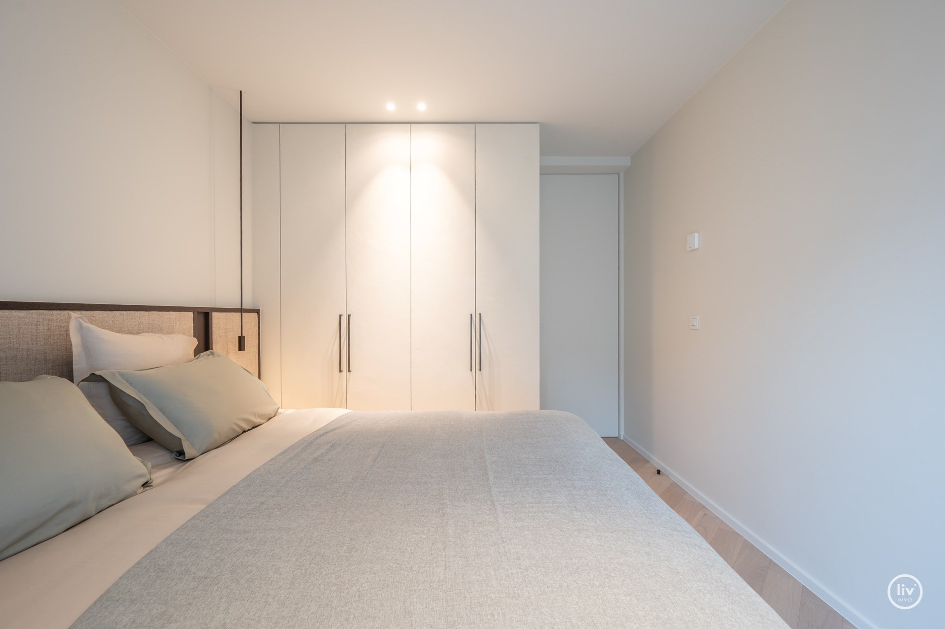 OPENDEURDAG vrijdag 11 juli 2025 van 16:15 tot 18:00 in de Van Bunnenlaan 32, 8300 Knokke-Heist. Magnifiek gerenoveerd appartement van 150 m&#178; met open zicht op de Heilighart kerk – Dumortierlaan, Knok 