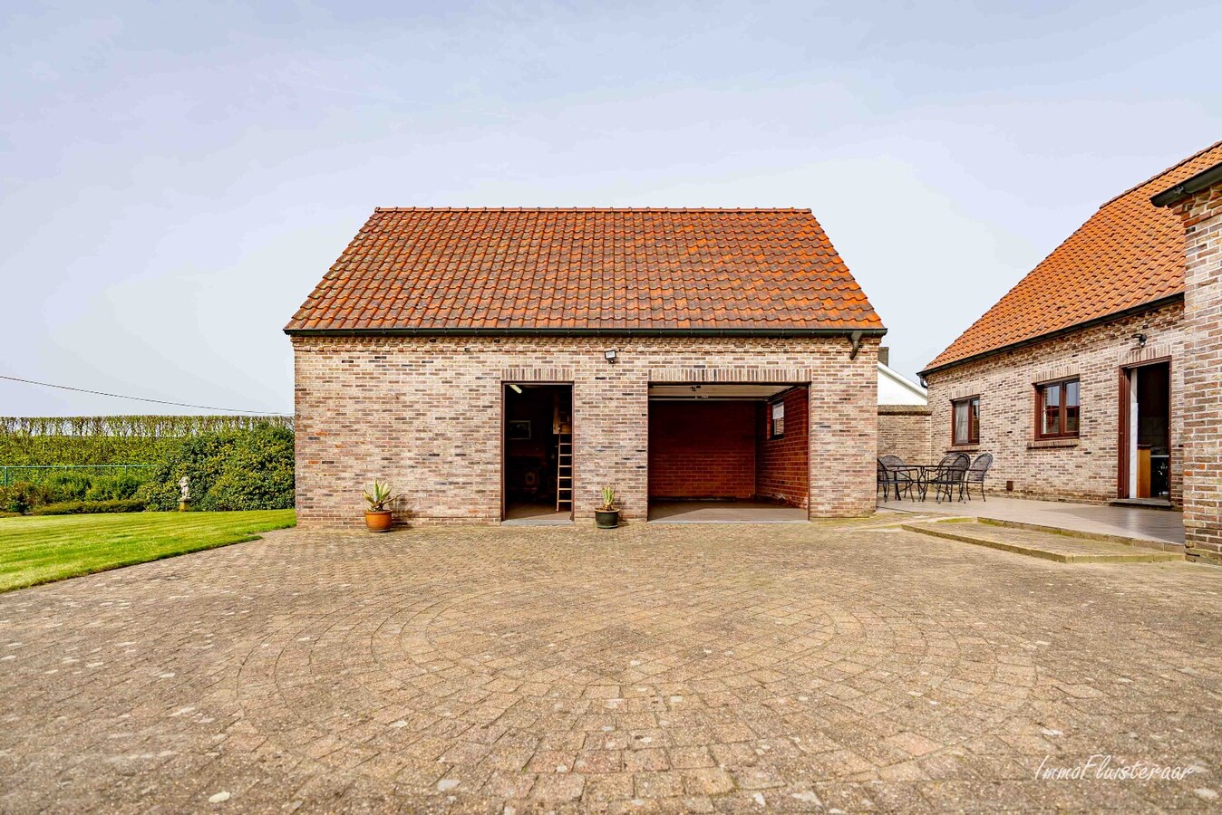 Grande maison avec des prairies et une serre sur environ 1,2 ha &#224; Hoogstraten 