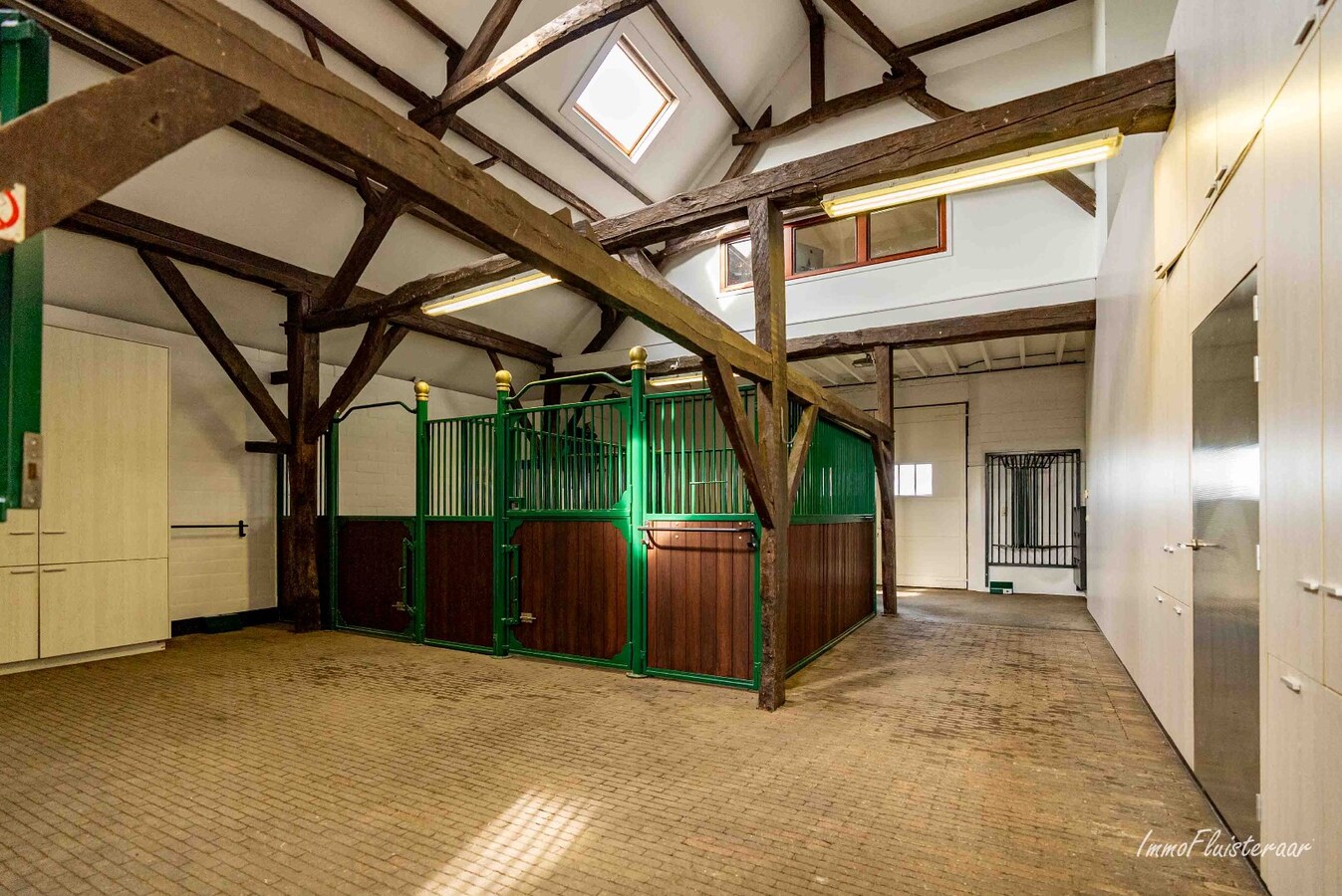 Exclusive country house with equestrian facilities and indoor arena on approx. 1.8 ha in Wuustwezel (Possibility to purchase approx. 6 ha of adjacent pastureland) 