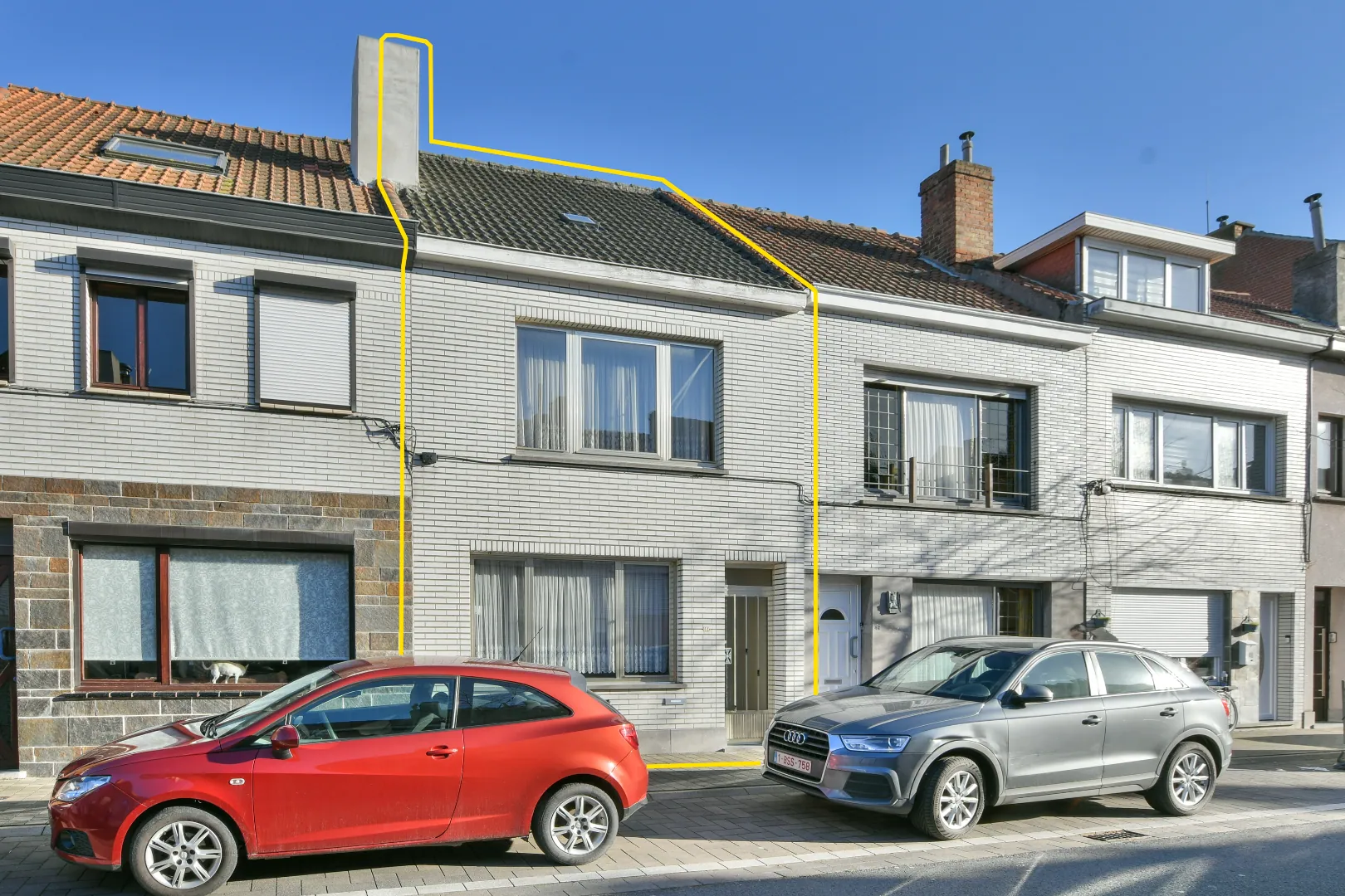 Goedgelegen woning te Oostende (Stene) met koer en 2 slaapkamers (zolder met potentieel 2 extra kamers)