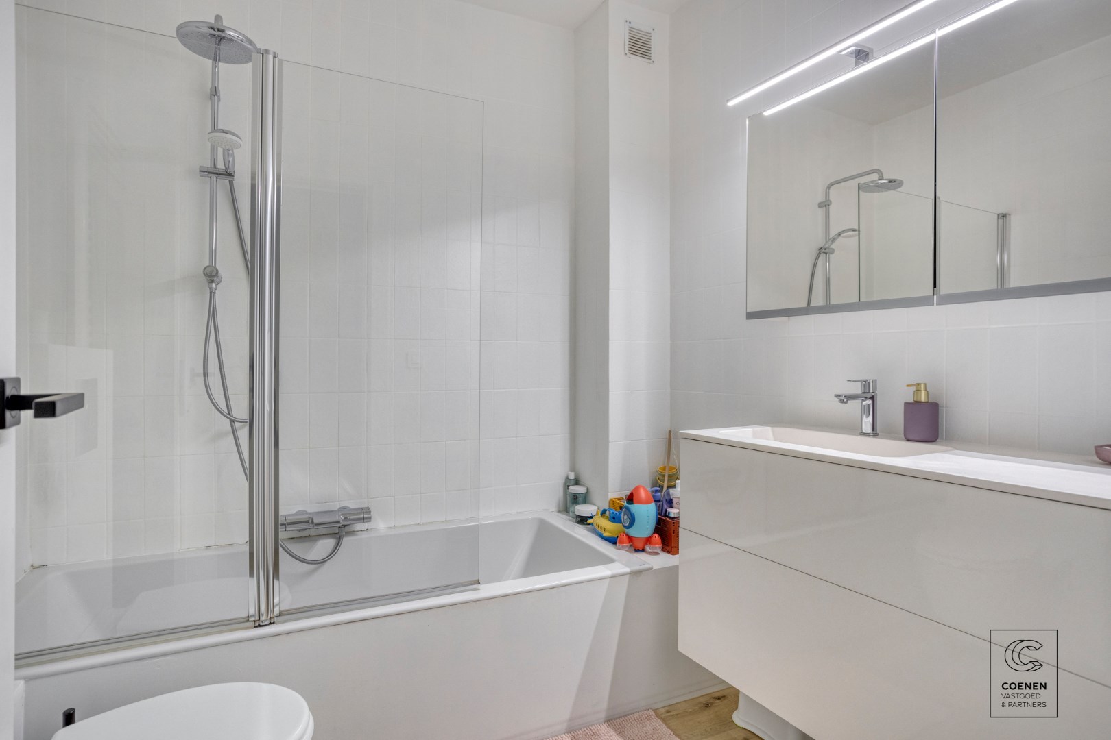 Prachtig appartement van 102 m&#178; met twee slaapkamers te centrum Schilde! 