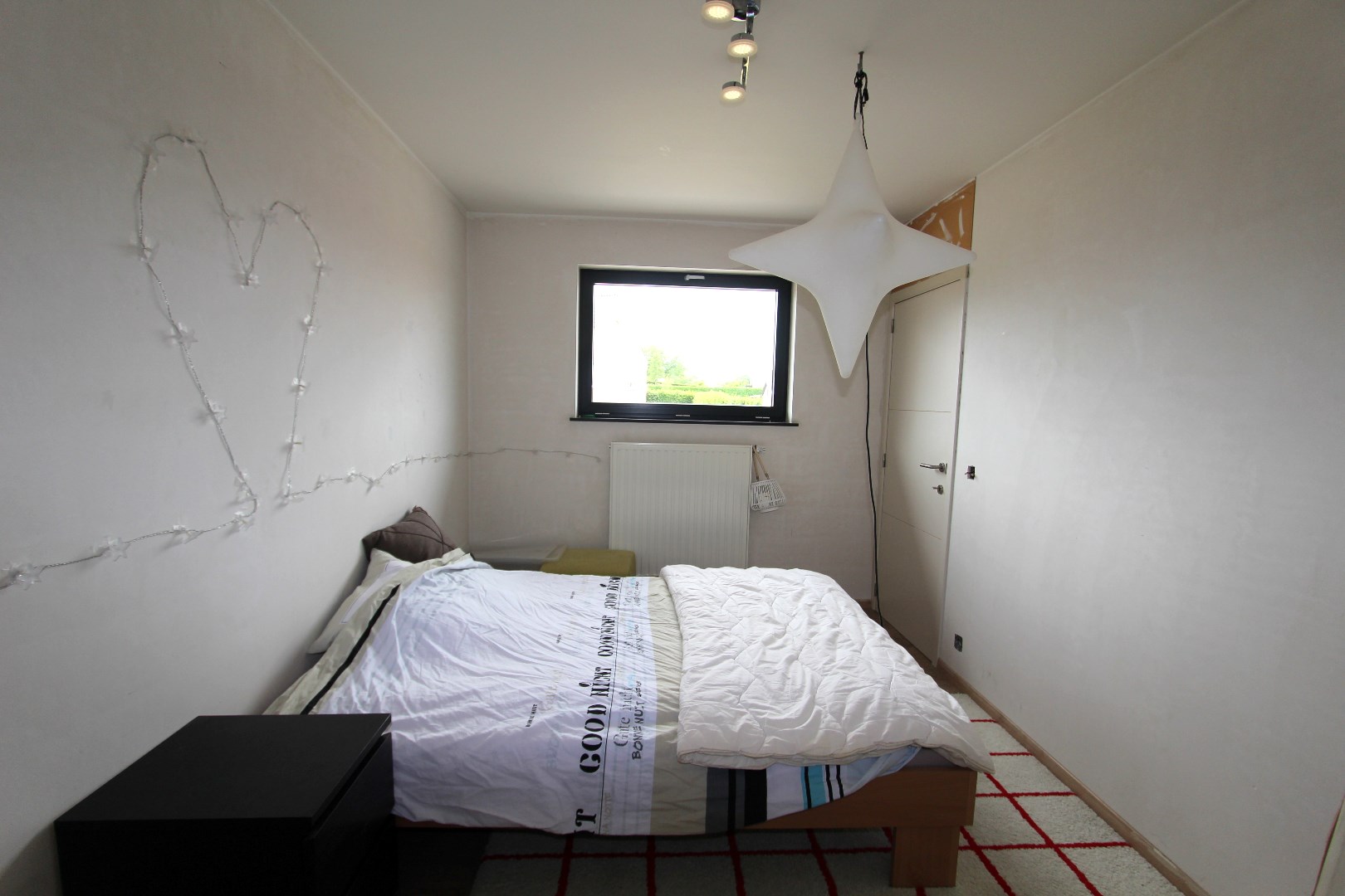 RECENTE WONING MET 5 SLAAPKAMERS EN GROTE TUIN 