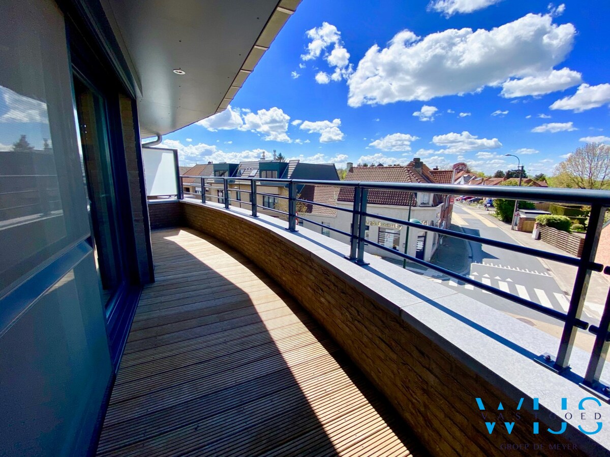 Instapklaar appartement met ruim zonneterras &amp; garage te Evergem ! 