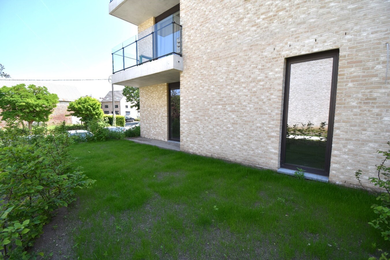 HANDELSRUIMTE van 85 m2 + tuin/ terras achteraan! 