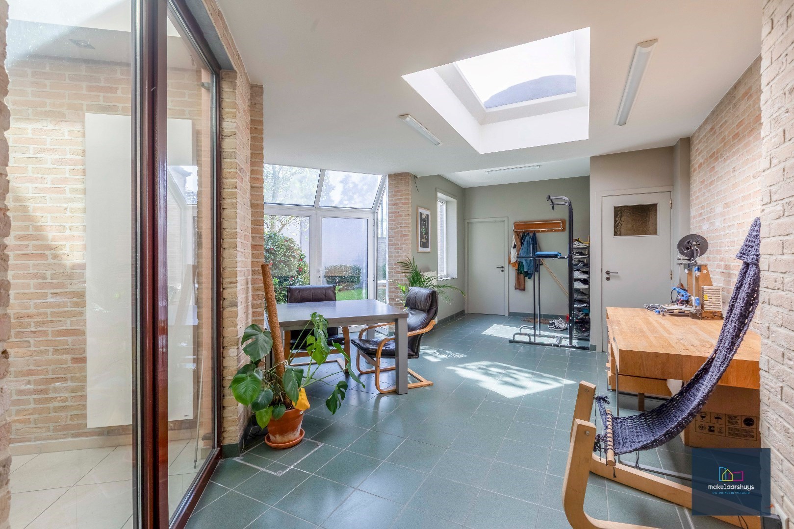 Ruime woning met tuin en dubbele garage in Gent 