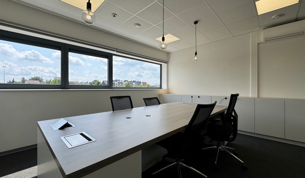 Gerenoveerde kantoren te huur in industriezone Ganzenbol Lint