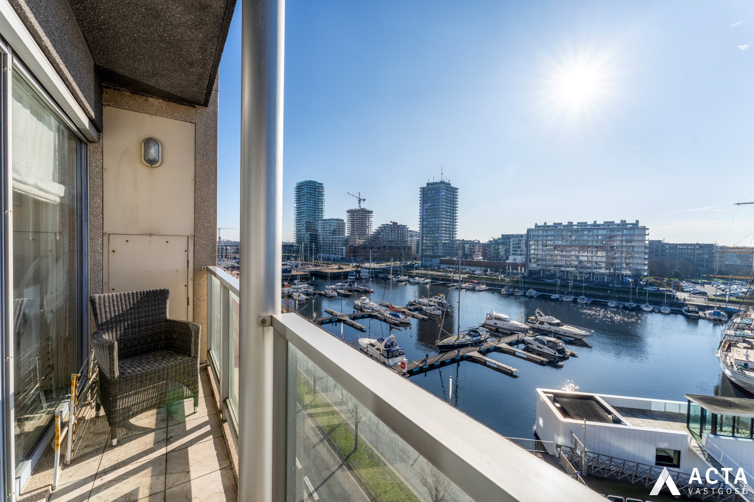 Luxueus leefappartement met twee slaapkamers met open zicht op de Jachthaven in Oostende! 