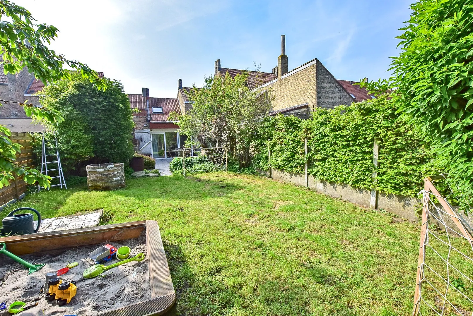  Recent gerenoveerde woning met gezellige tuin te Lo.