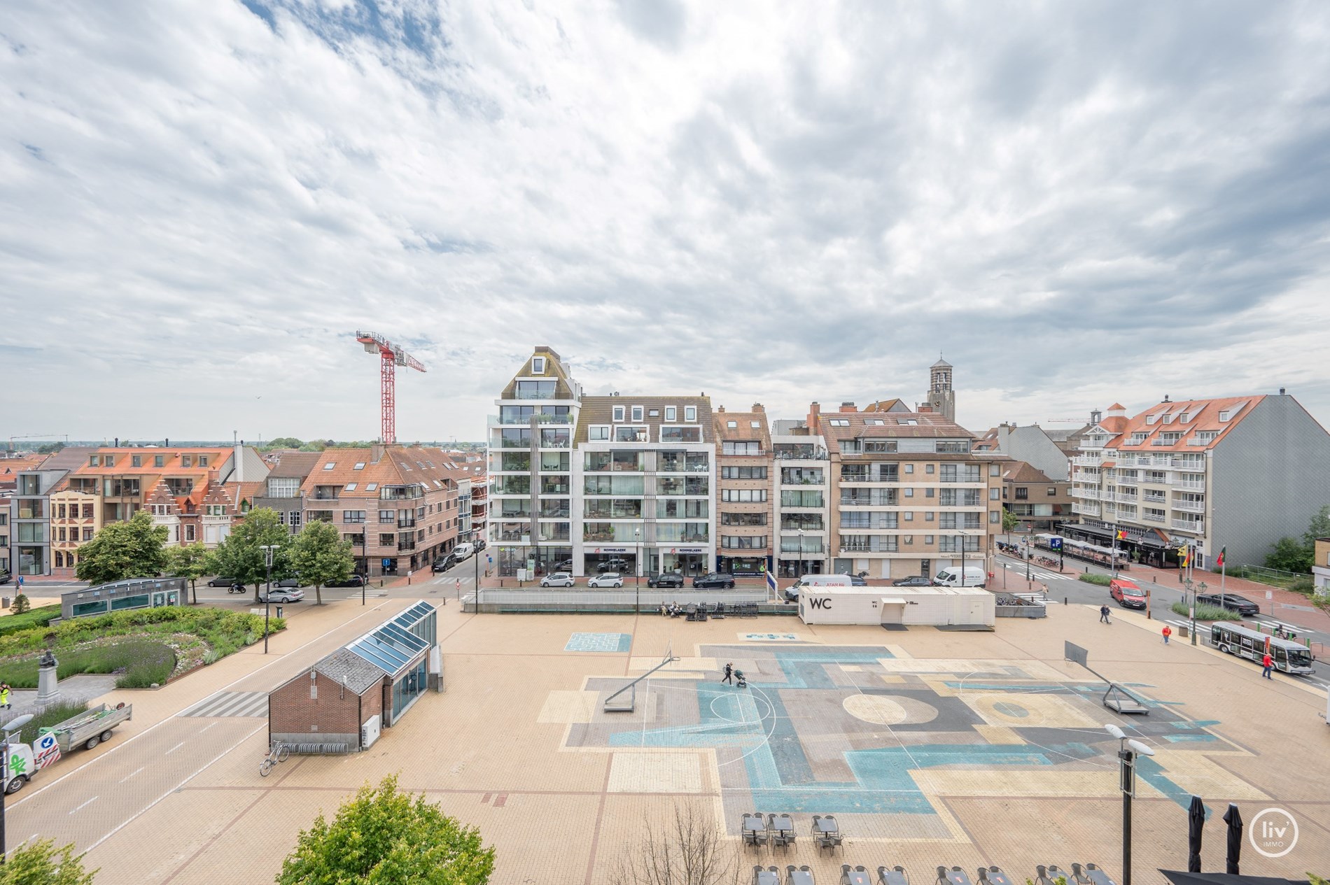 Penthouse met 1 slaapkamer met voor en achterterras in een kleine mede-eigendom met lage lasten. 