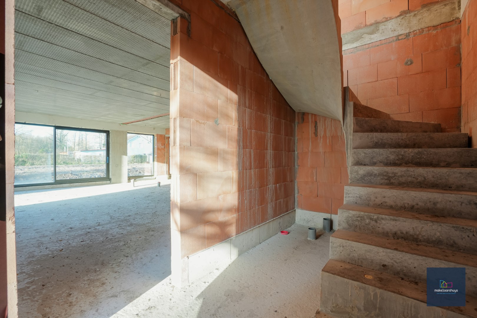 Halfopen casco villawoning met prachtig uitzicht en veel potentieel in Beervelde 