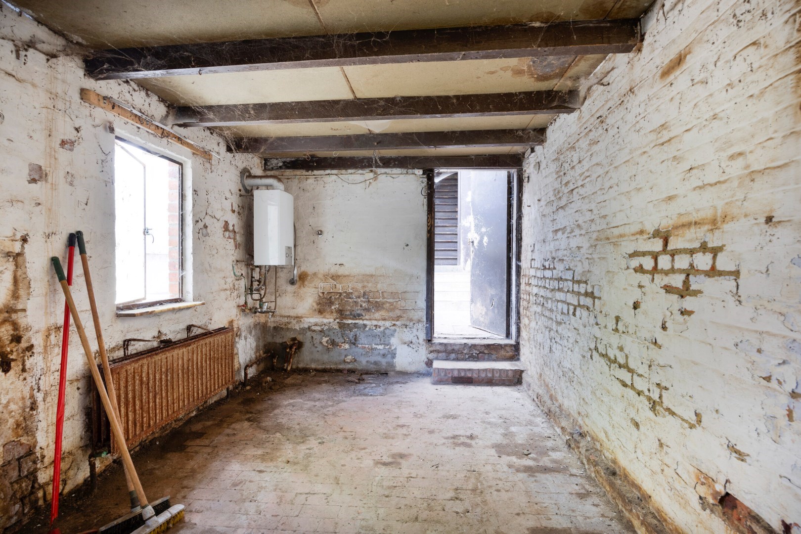 Te renoveren halfopen bebouwing met 3 slaapkamers en ruime tuin in hartje Kessel-Lo 