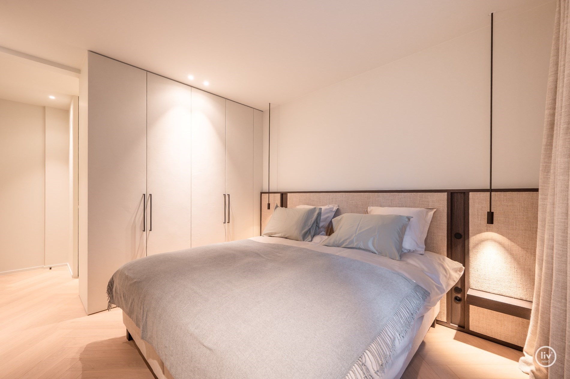 OPENDEURDAG vrijdag 11 juli 2025 van 16:15 tot 18:00 in de Van Bunnenlaan 32, 8300 Knokke-Heist. Magnifiek gerenoveerd appartement van 150 m&#178; met open zicht op de Heilighart kerk – Dumortierlaan, Knok 