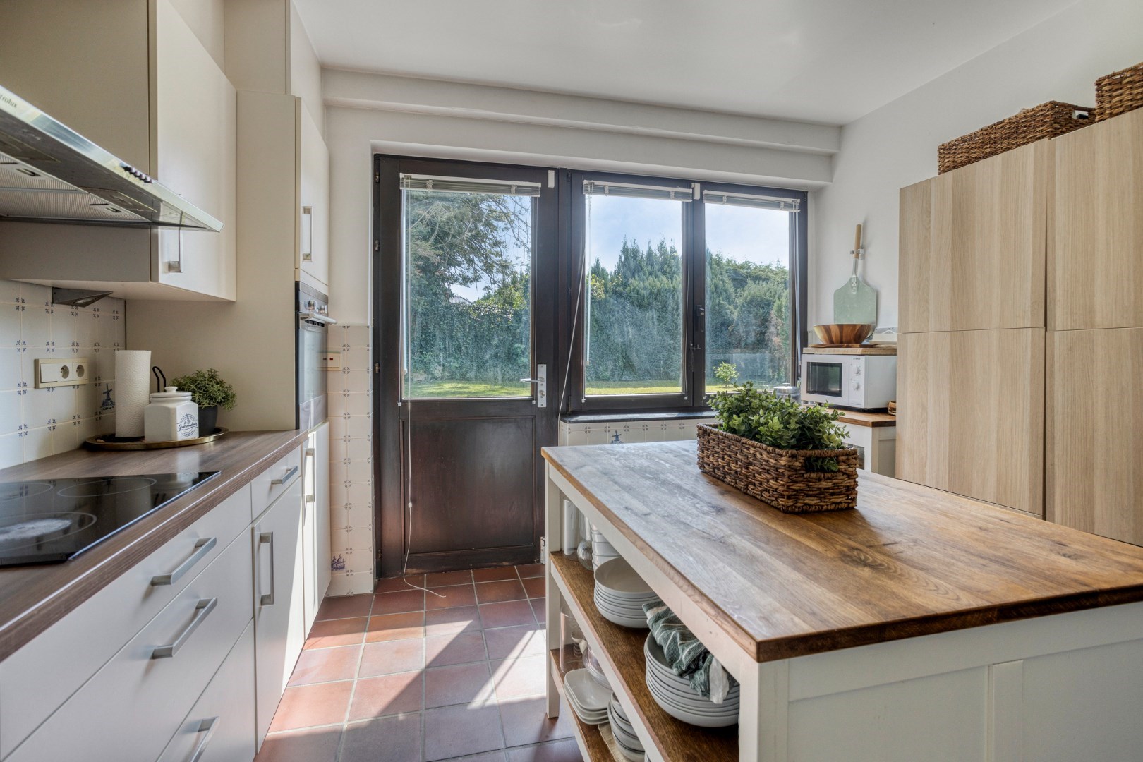 Rustig gelegen open bebouwing met 5 slaapkamers, 3 badkamers, dubbele garage en zonnige tuin in Tervuren – EPC 201 kWh/m&#178; – bewoonbare oppervlakte 339 m&#178; 