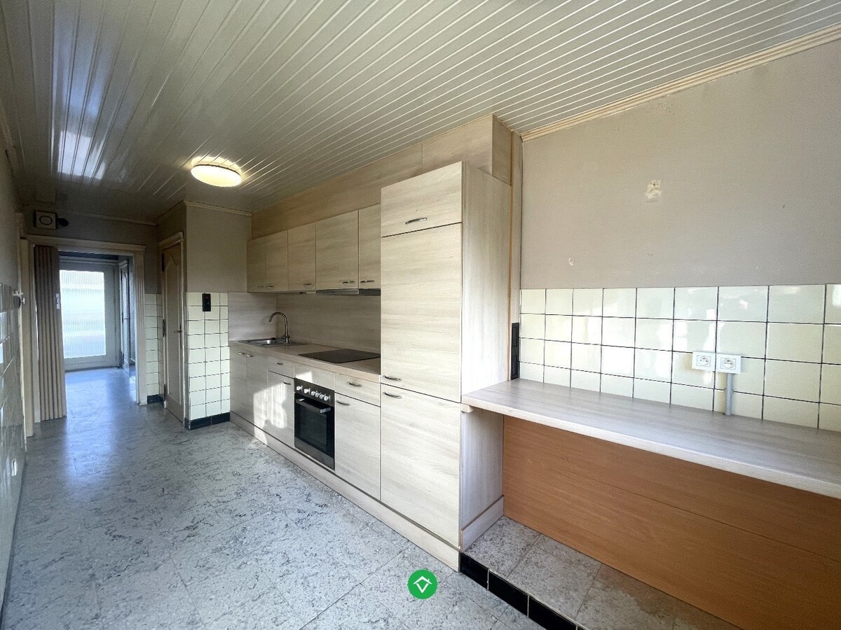 Stevige rijwoning met 3 slaapkamers met tuin en garage te Rumbeke 