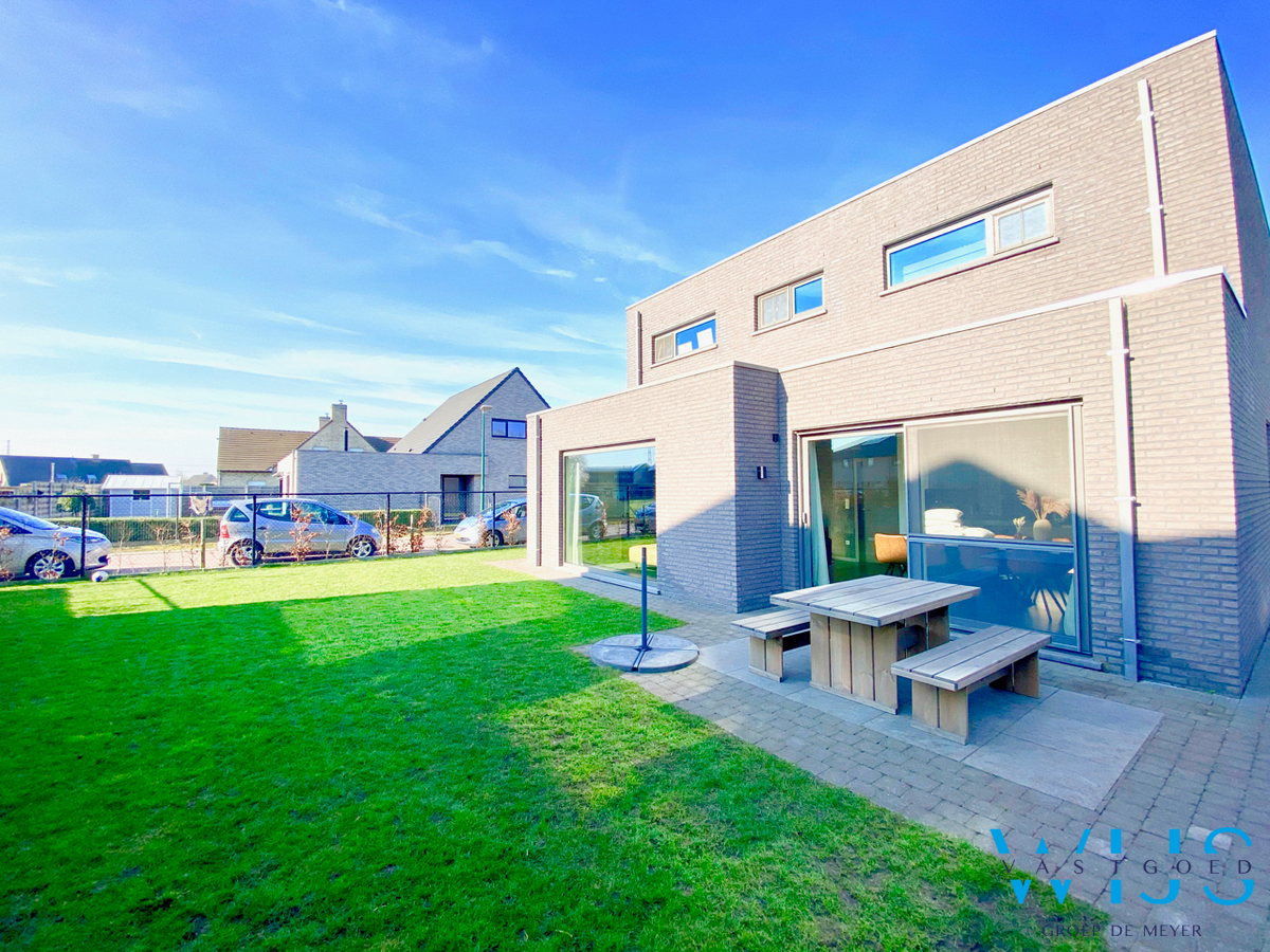 Recente ALLEENSTAANDE woning in hartje KLUIZEN 