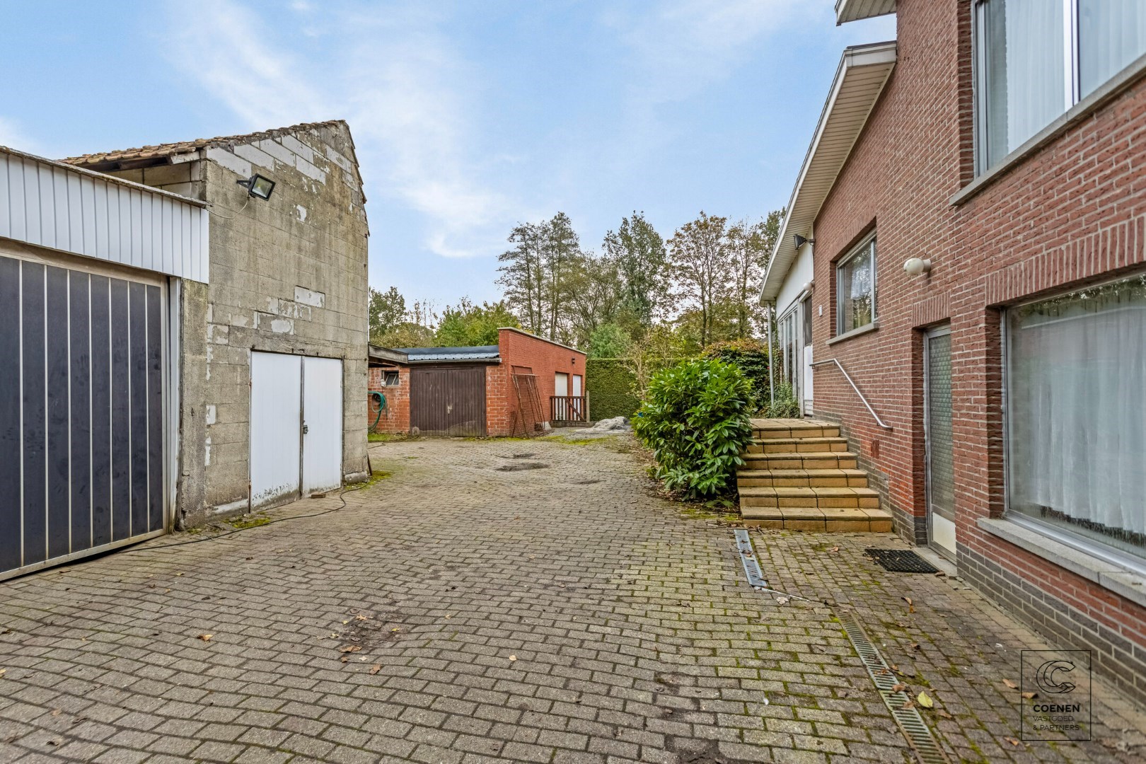 Te renoveren woning met 4a5 slpk&#39;s, bew. opp. van 236m&#178; op een perceel van maar liefst 4.057 m&#178; te Westmalle! 