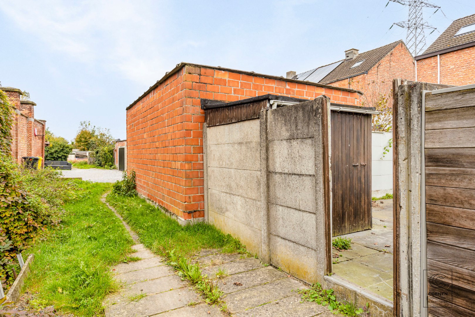 Te renoveren woning met 2 &#224; 3 slpk&#39;s, een bew. opp. van 105 m&#178; op een zeer centrale ligging te Lier! 