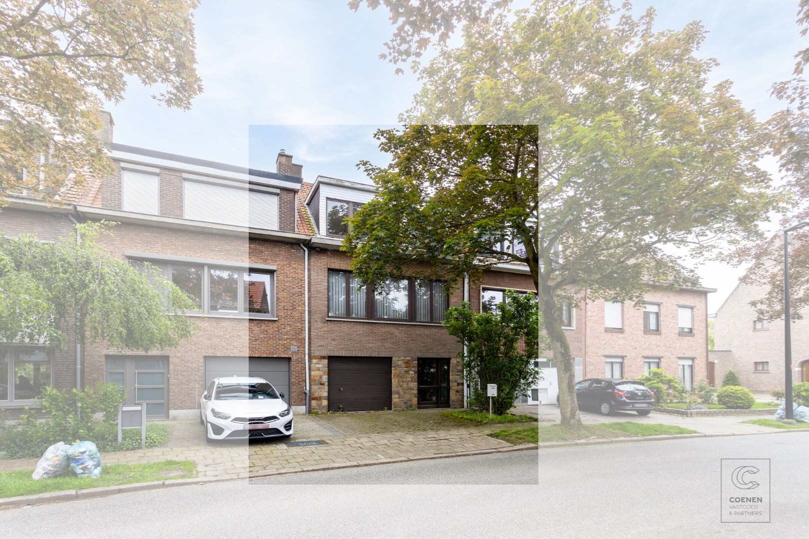 Te renoveren bel-&#233;tage woning (147 m&#178; bew. opp.) met 2 slaapkamers en tuin, centraal gelegen in Borsbeek! 