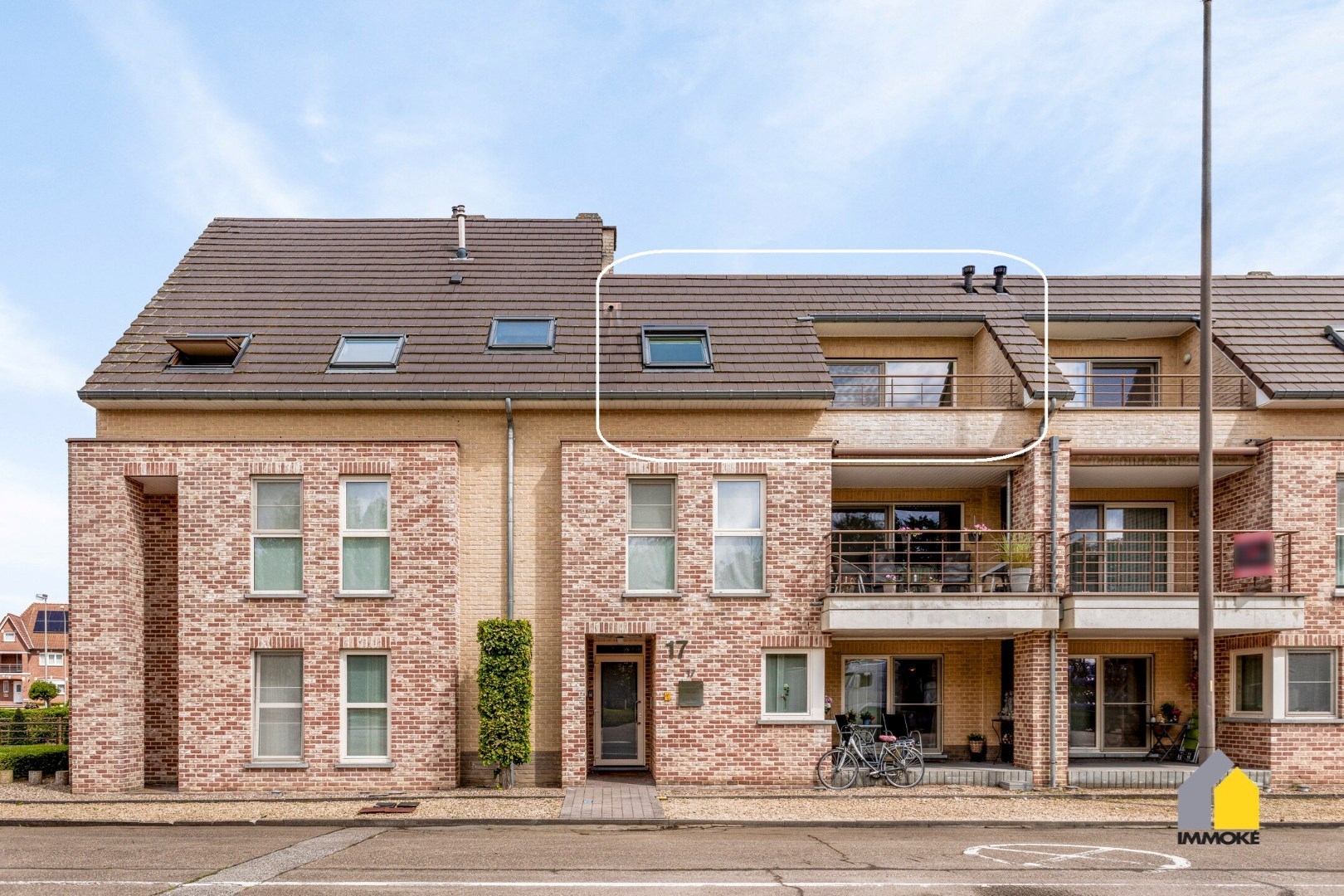 Instapklaar appartement met 2 slpk, zonneterras, garage en kelderberging. 