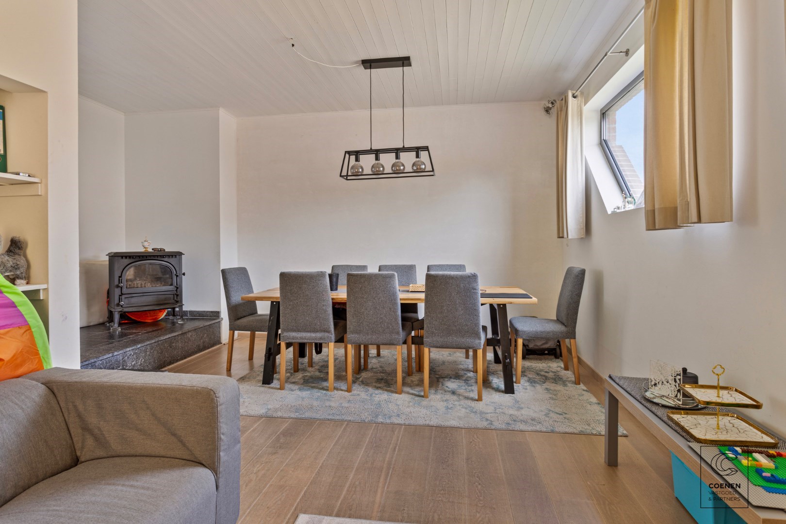 Ruime en instapklare woning met  4 slpk&#39;s en een bew opp van 214 m&#178; te Wommelgem! 