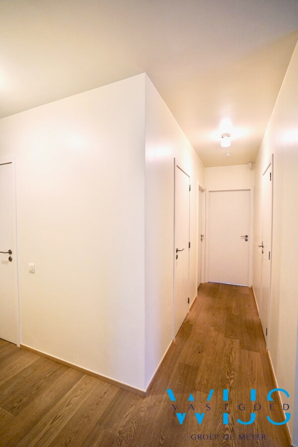 Gelijkvloers app. met 2 slaapkamers &amp; tuin te SINT-MARTENS-LATEM ! 