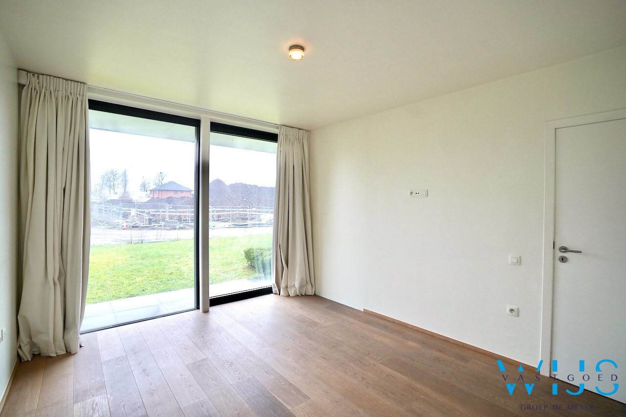 Gelijkvloers app. met 2 slaapkamers &amp; tuin te SINT-MARTENS-LATEM ! 
