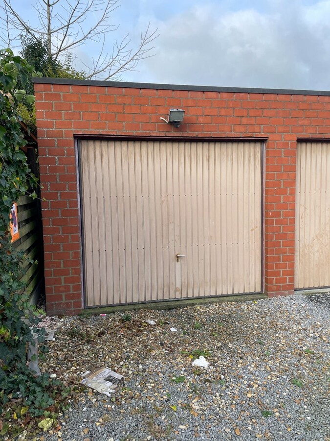 Afgesloten garage op een centrale ligging te Roeselare 