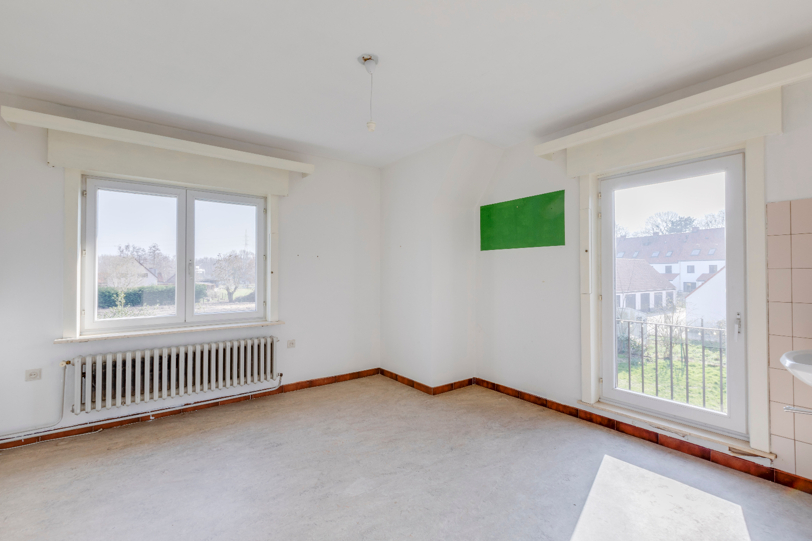 VERKOCHT ! Ruime villa (250m&#178;) op mooi stuk grond (912m&#178;) 