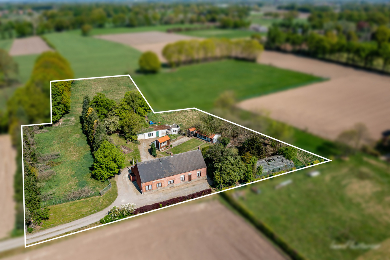 Te renoveren boerderij op ca. 8.112m2 te Geel 