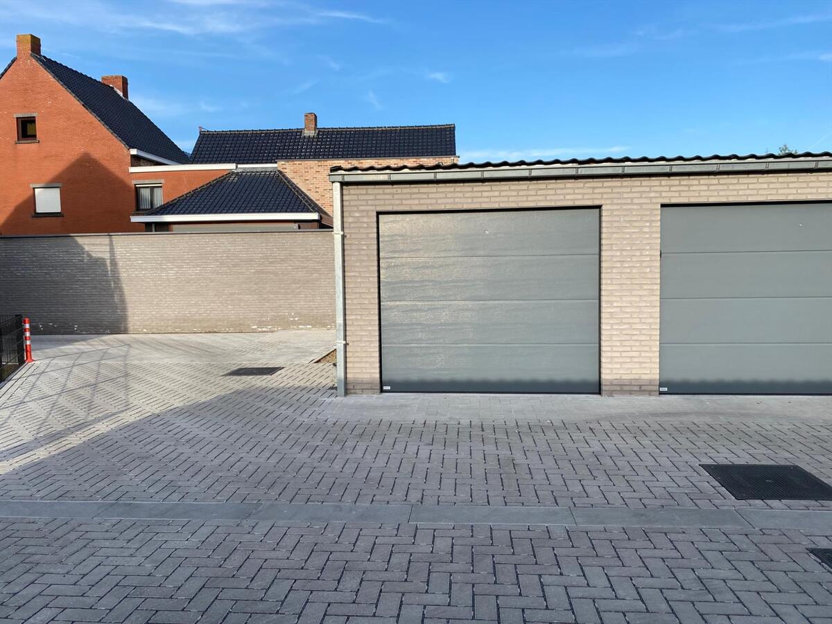 Recent nieuwbouwappartement met 2 slaapkamers en garage te Eernegem 