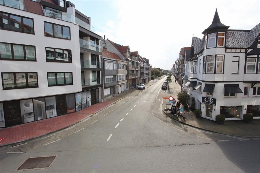 Non meubl&#233; - Grand appartement r&#233;sidentiel avec une belle vue d&#233;gag&#233;e, id&#233;alement situ&#233; pr&#232;s de l&#39;avenue Lippens. 