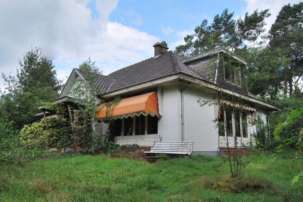 Bouwgrond/volledig te verbouwen woning op ca. 2ha te Waasmunster 