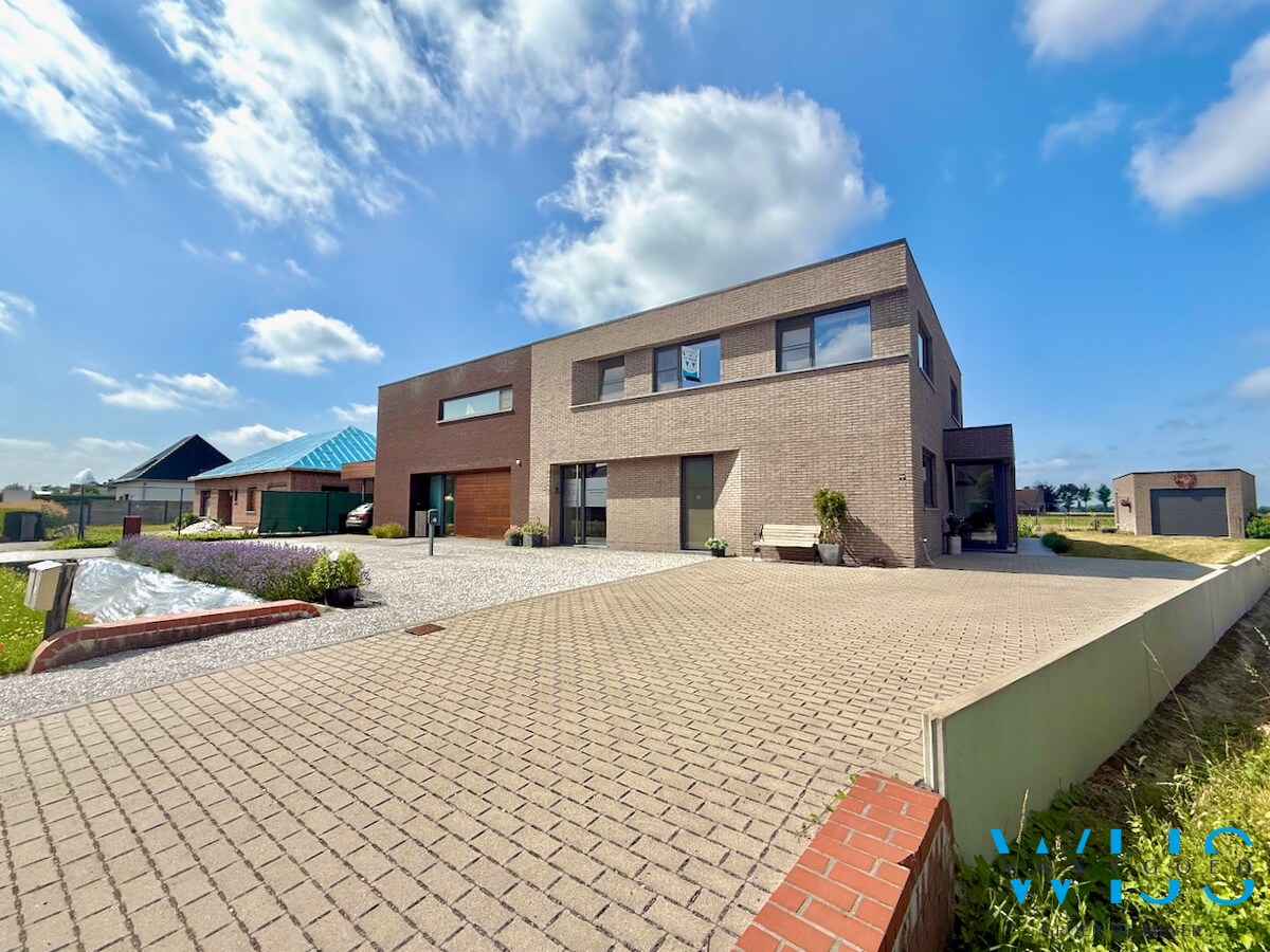 Zeer tof kantoor van 130m&#178; te Assenede ! 