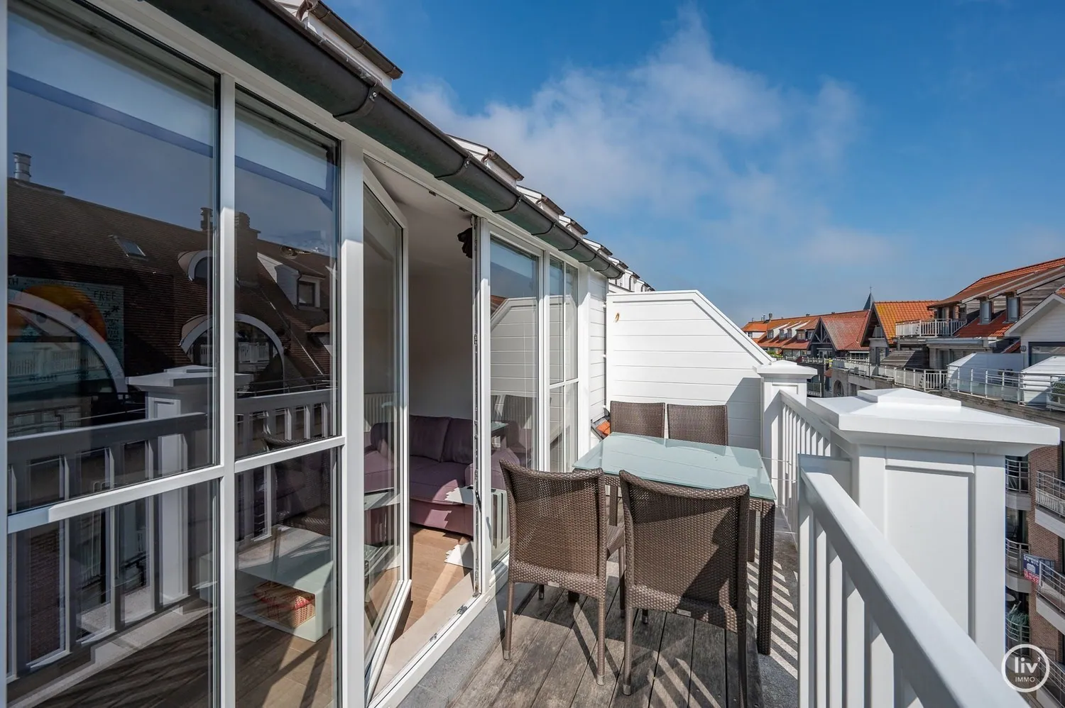 Appartement récent de 3 chambres à coucher situé au calme près de l'avenue Dumortier et l'avenue Lippens 42 / 5.000
(!!garage spacieux possible dans l'immeuble!!)