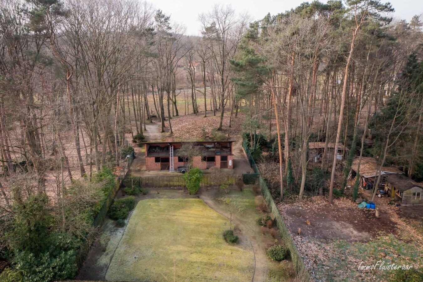 Woning met stalgebouw en grond op meer dan 1ha te Aarschot (Vlaams-Brabant) 