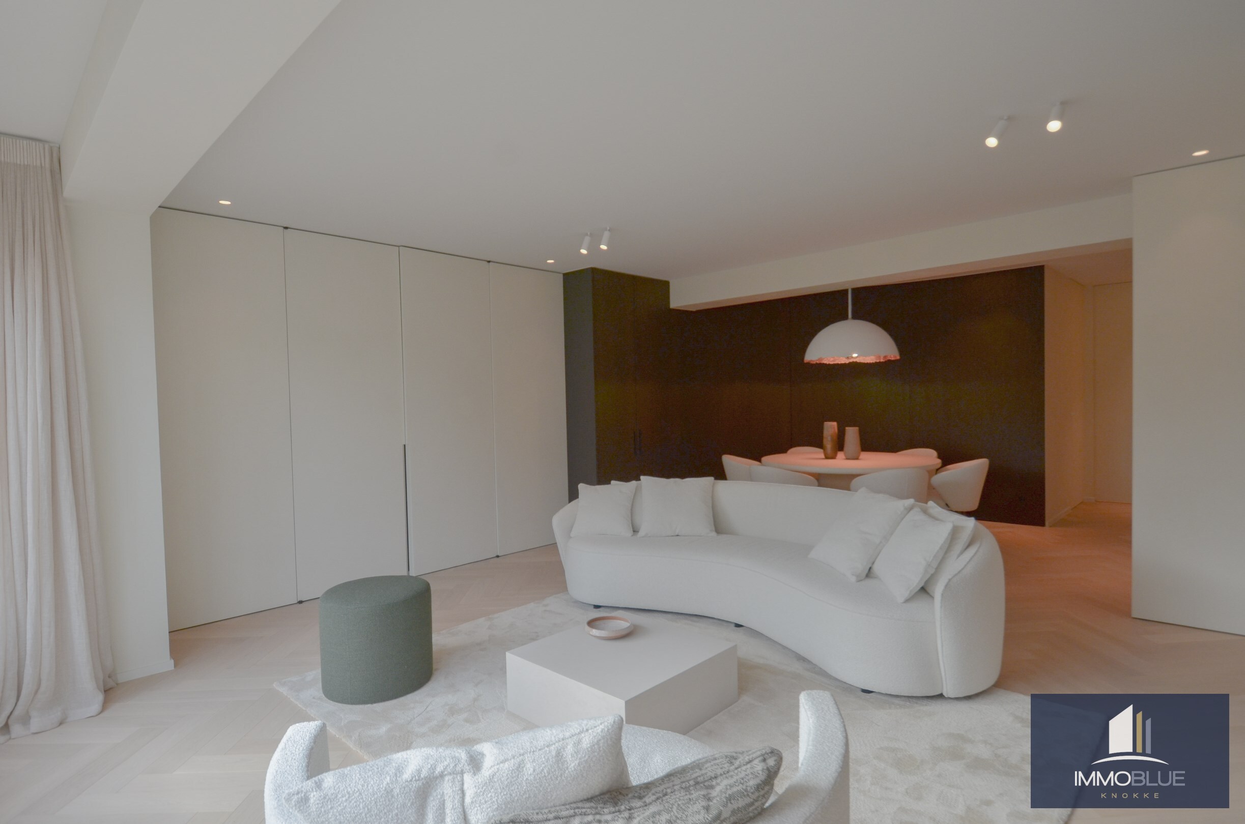 Exceptionnel, appartement enti&#232;rement r&#233;nov&#233;, intemporel avec une vue d&#233;gag&#233;e. 