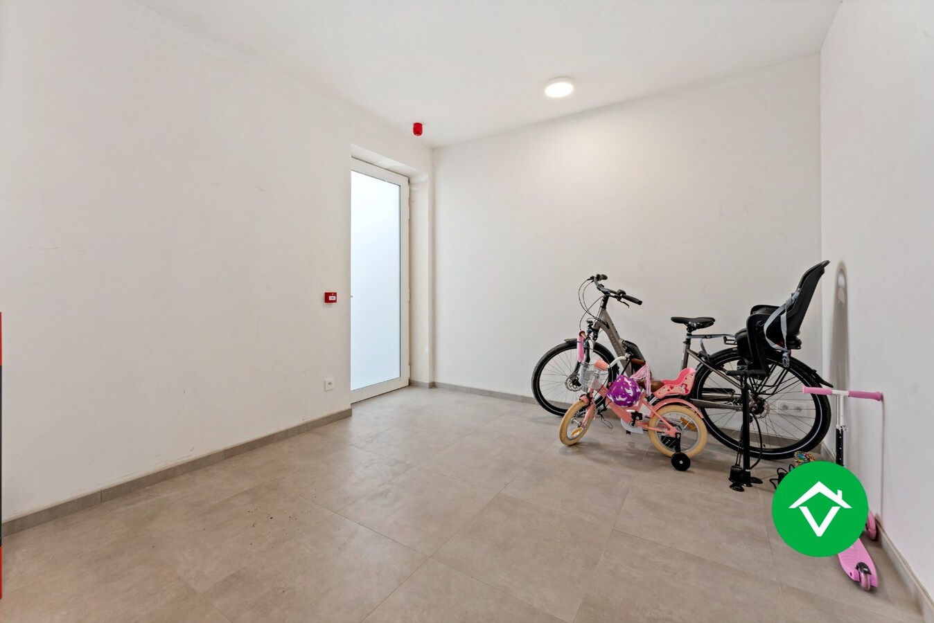 Gelijkvloers appartement met garage te Leke 
