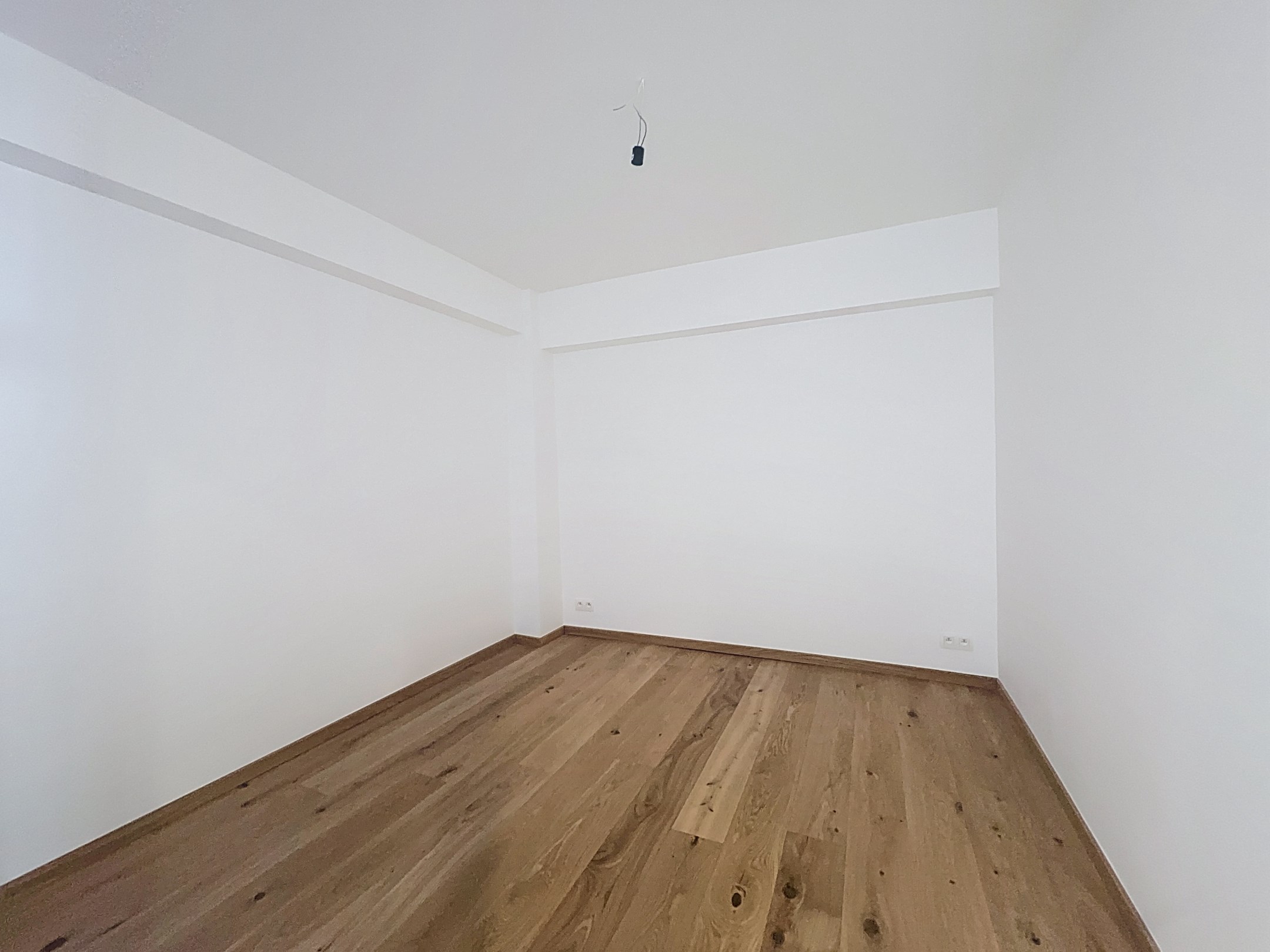 Instapklaar 2-slaapkamerappartement met zijdelings zeezicht in verzorgd gebouw. 