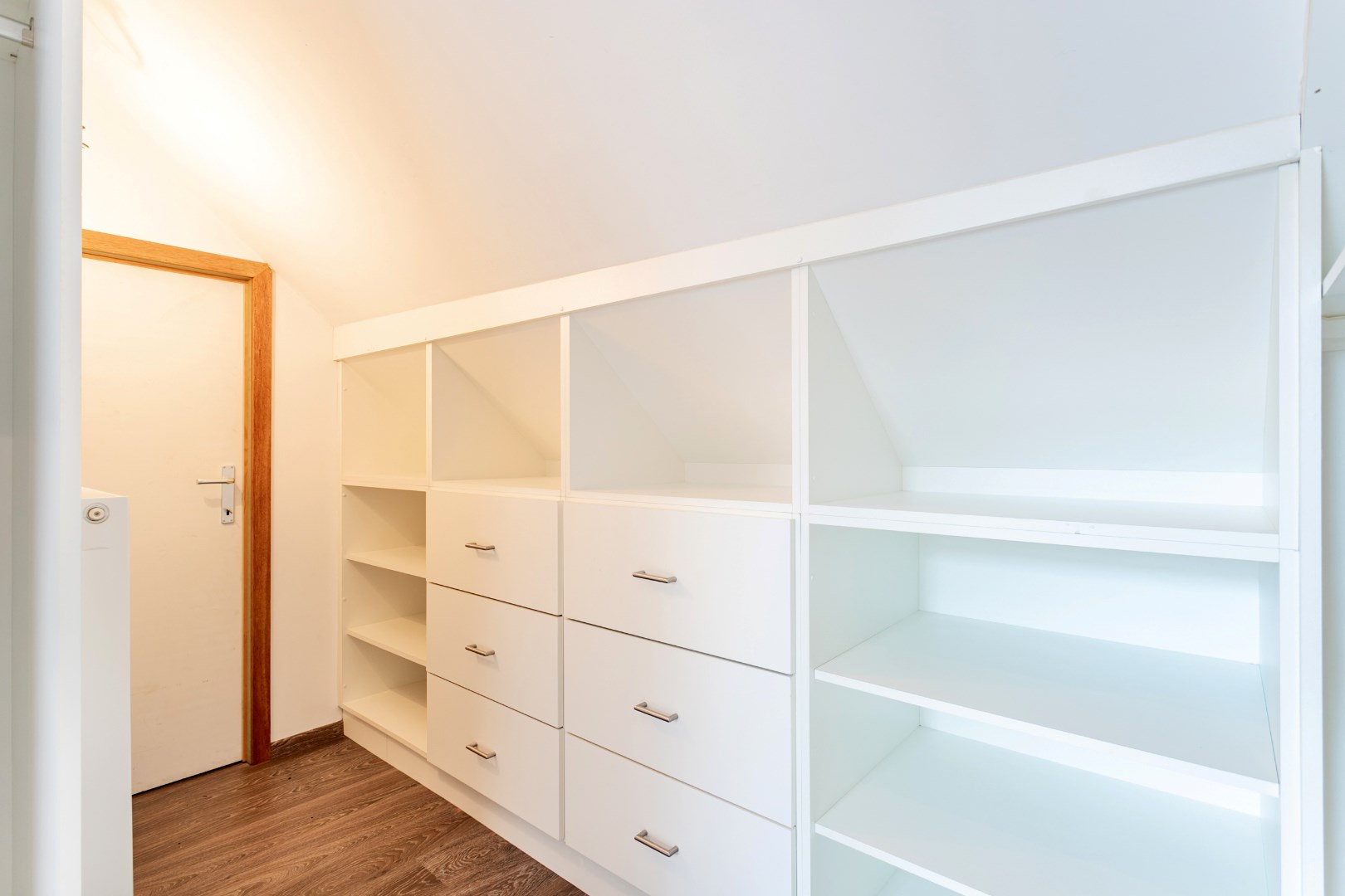 Instapklare woning met 3 slaapkamers, tuin en uitstekende ligging te Halle 