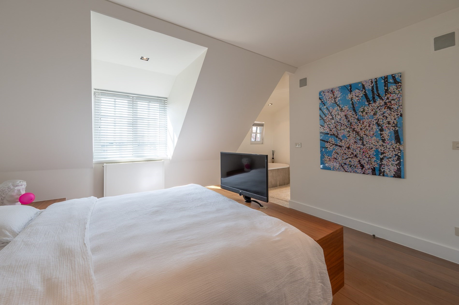 Magnifique appartement spacieux de 2 chambres avec de grandes terrasses situ&#233; au centre de la Zoutelaan &#224; Knokke (avec possibilit&#233; de cr&#233;er une 3&#232;me chambre) 