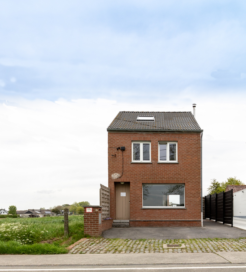 Instapklare gezinswoning met grote tuin en landelijke verzichten te Ichtegem 