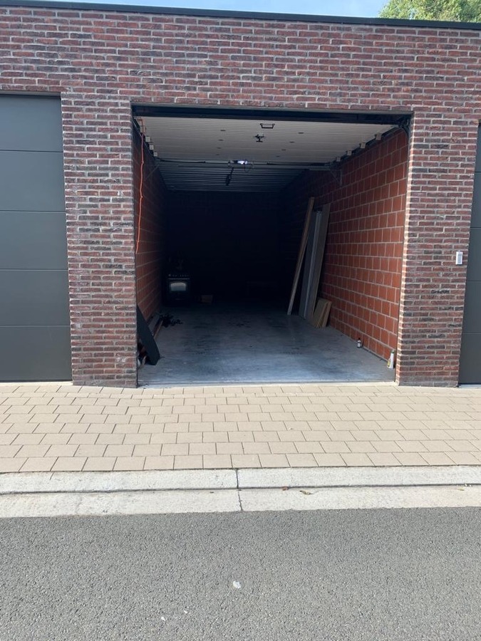 Ruime garage te huur te Roeselare 