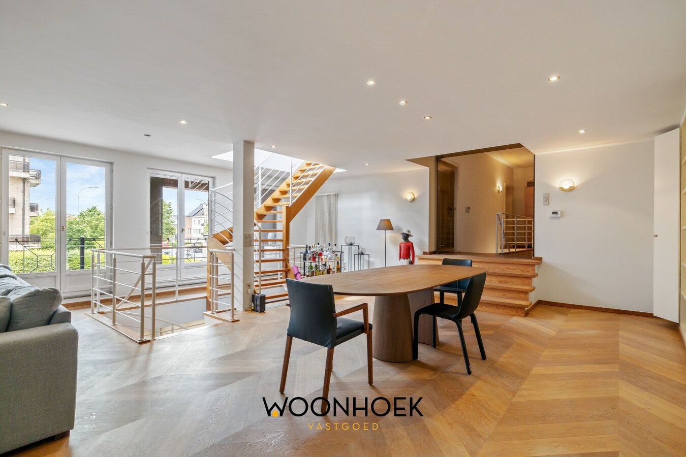 Centraal gelegen woning met handelsruimte te Lokeren 
