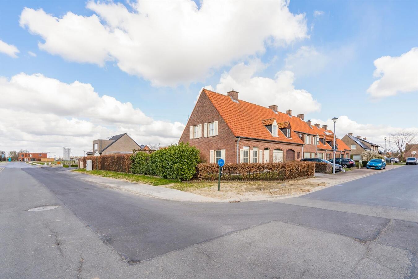 Woning met 3 slaapkamers en 2 garages te Roeselare 