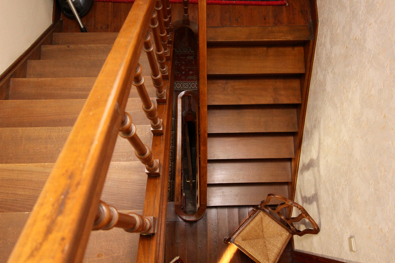Mooie houten trap en plankenvloer