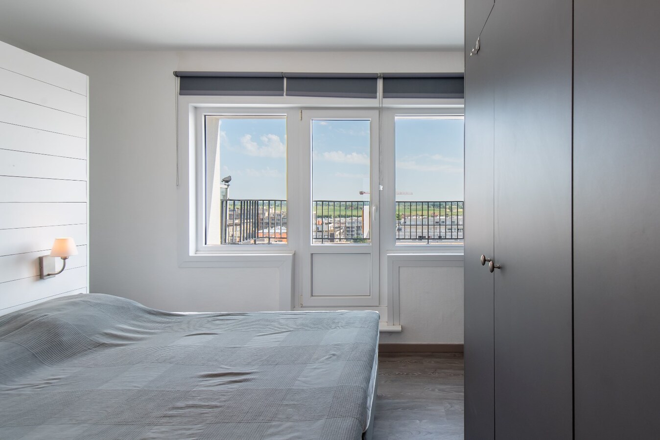 Instapklare Penthouse met 2 ruime terrassen op de zeedijk 