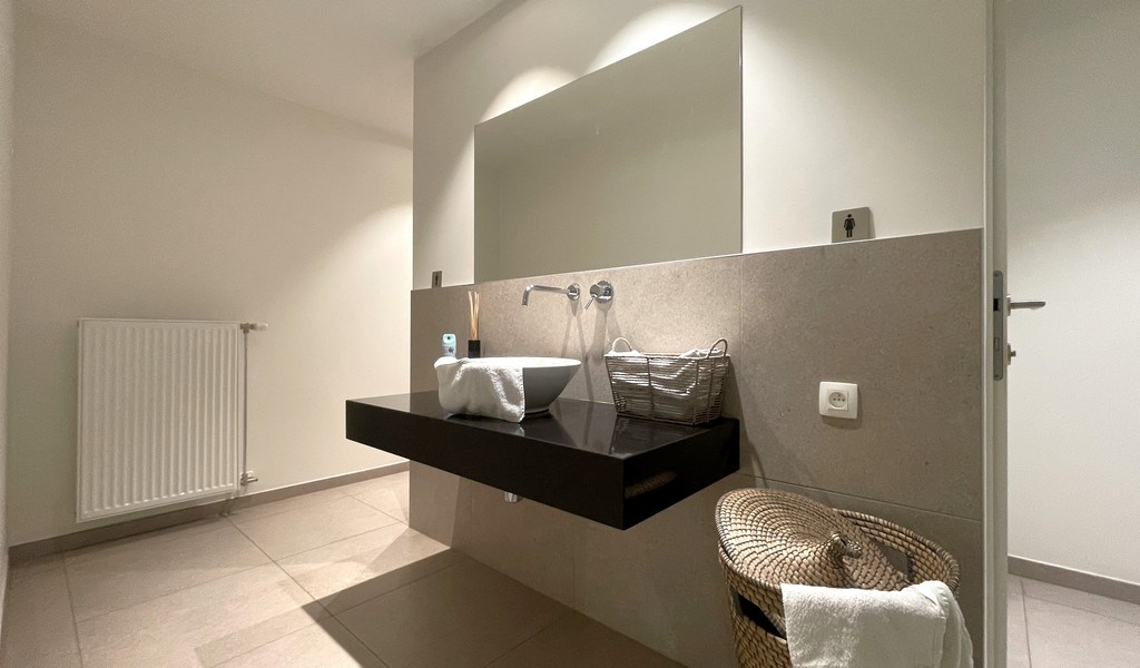 Recent gerenoveerd kantoorgebouw te huur in Mechelen